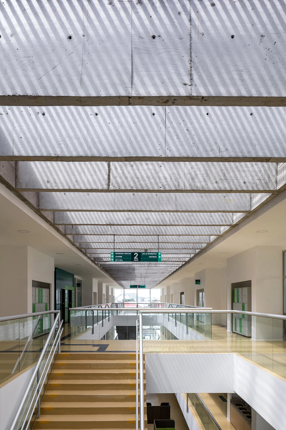 Door te werken met natuurlijke principes voor koeling en ventilatie heeft het gebouw nauwelijks installaties nodig (Foto: Fran Parente)