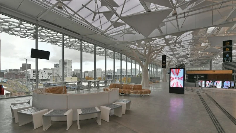 antes tgv station interieur wachtruimte zitbanken