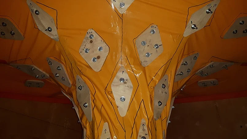 binnenzijde van textielmal met bevestigingspunten – nauwkeurige controle op geometrie