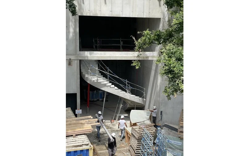 De gedraaide trap na ontkisten (foto: W Architectures)