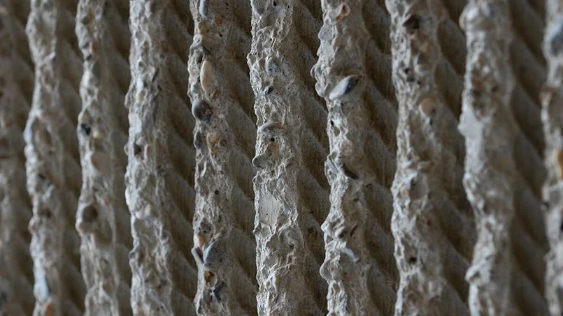 close up betonstructuur met touwtextuur kantongerecht amsterdam