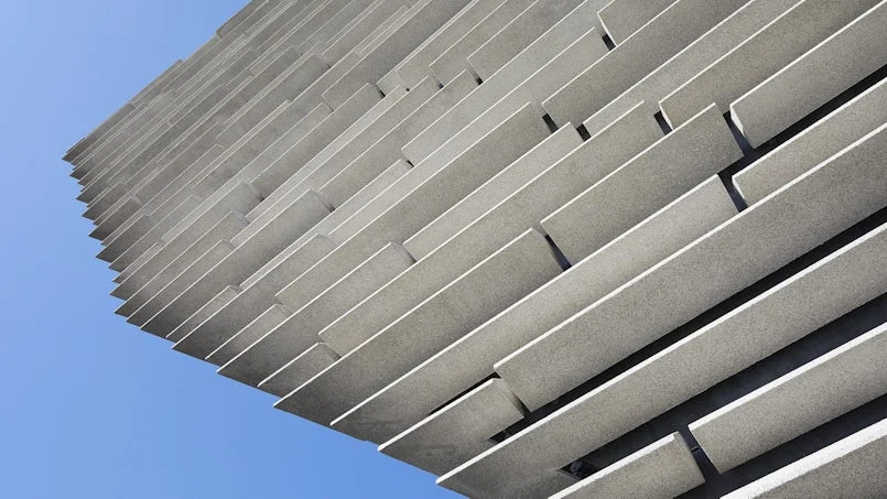 close up va dundee gevelpanelen betonnen rotsstructuur