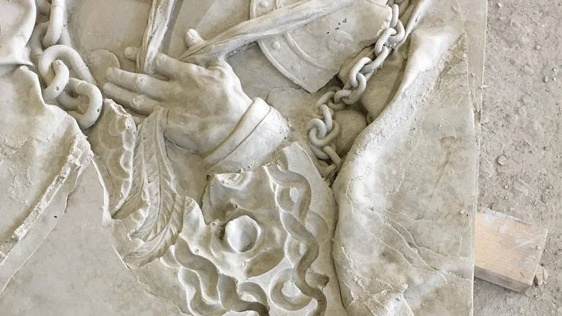 close up van betonnen details van het kunstwerk ‘echo tijdens productie bij obi