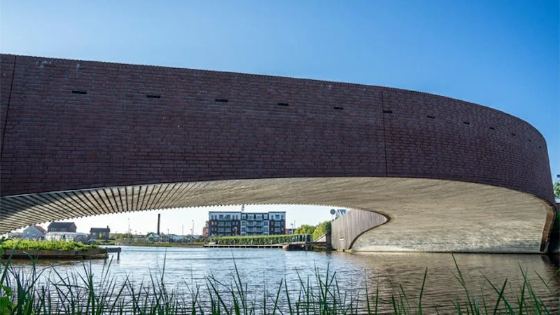 de vlotwateringbrug in monster