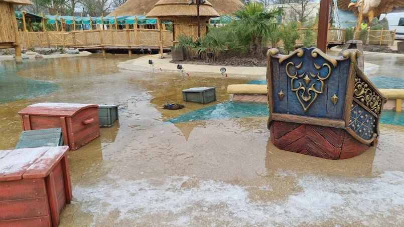decoratieve elementen in betonvloer efteling sindbad