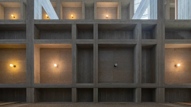 detail betonnen wand en verlichting kantongerecht amsterdam