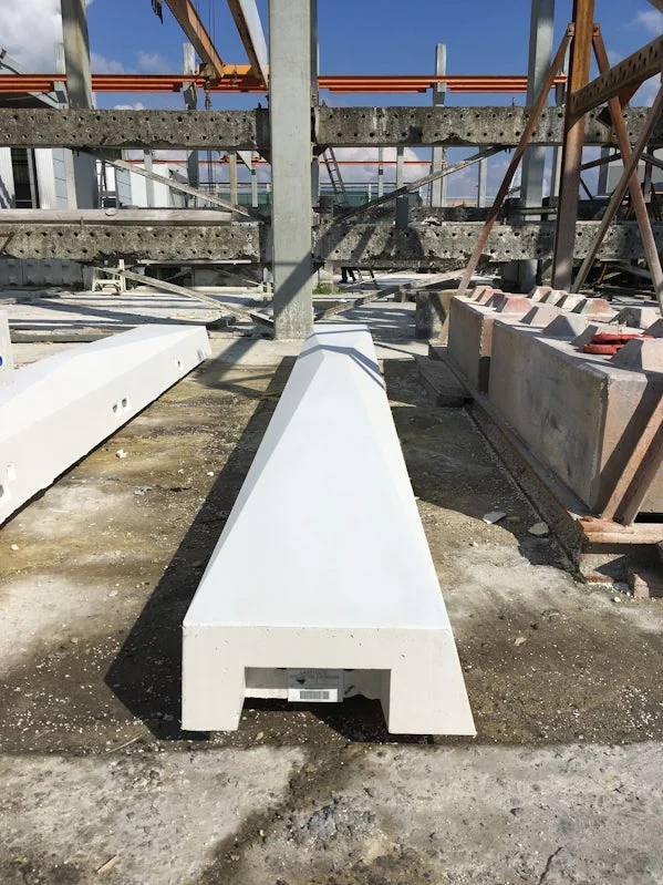 geprefabriceerd betonnen gevelelement hudsons bay op bouwterrein