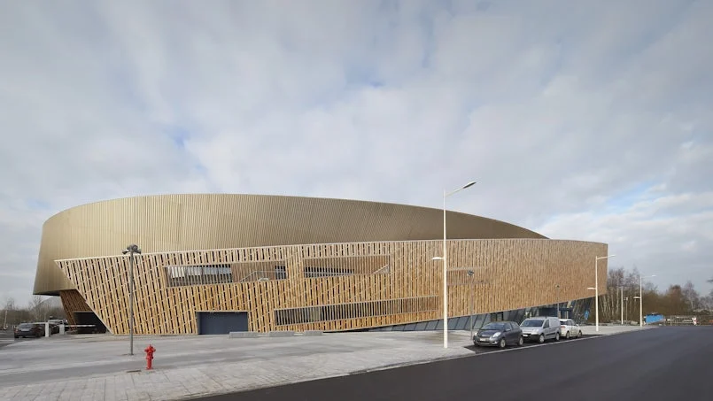 gevel zicht centre de congres luik bij daglicht
