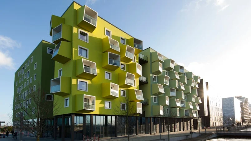 het gebouw vaerstaden in volle glorie – prefab box balkons als blikvanger in stedelijk