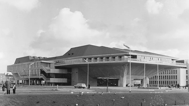 historische foto aula tu delft betonarchitectuur 1960s