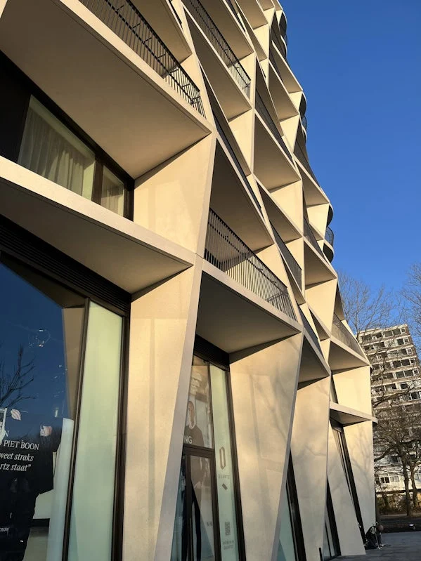 hoekaanzicht q residences quartz tower met iconisch gevelgrid