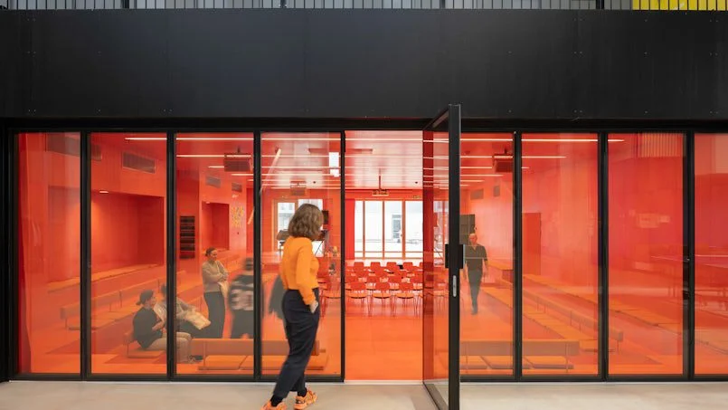 hogeschool buiten voor cementfabriek