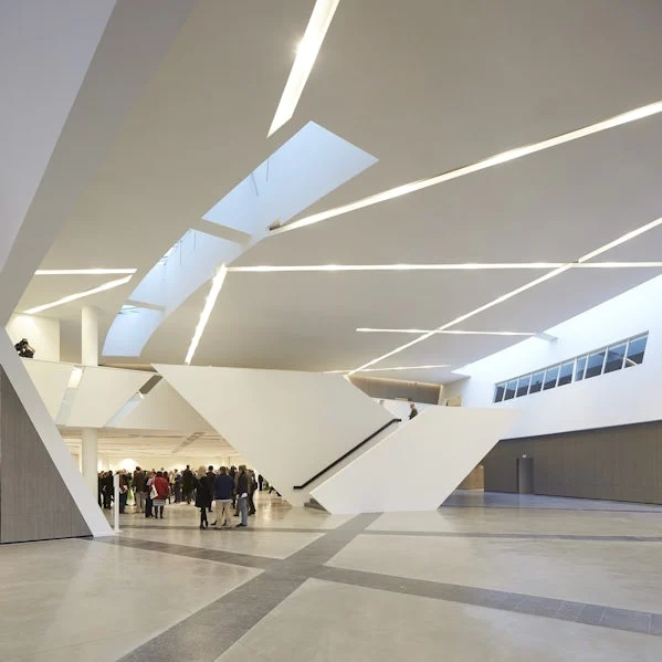 interieur entreehal centre de congres luik libeskind