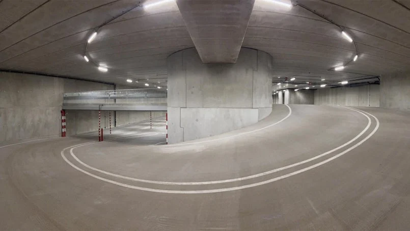 interieur parkeergarage scheveningen met betonnen wokkelvorm