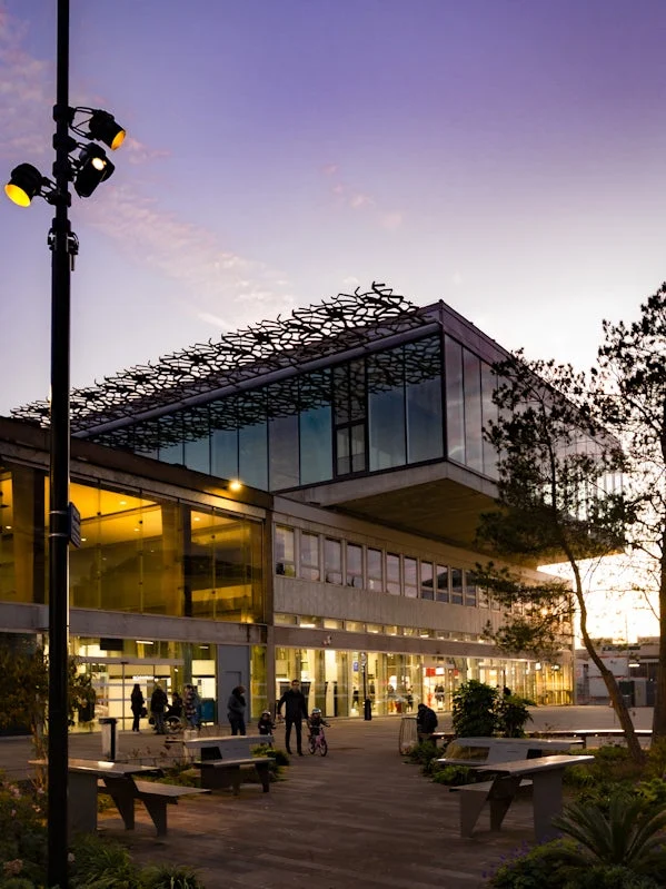 nantes tgv station gevel buitenruimte avondlicht