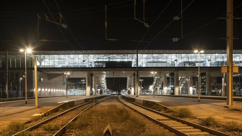 nantes tgv station transparante structuur nachtfoto