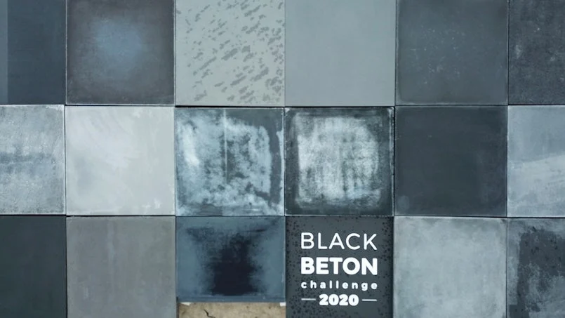 overzicht van ingezonden zwarte betontegels – variatie in kleur textuur en afwerking binnen de black beton challenge