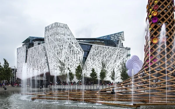 Palazzo Italia, letterlijk en figuurlijk het hoogtepunt op het Expoterrein van Milaan. (Foto: Luigi Filetici)