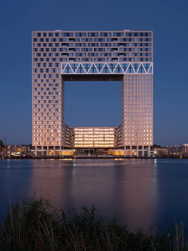 pontsteiger amsterdam gevelverlichting avondopname
