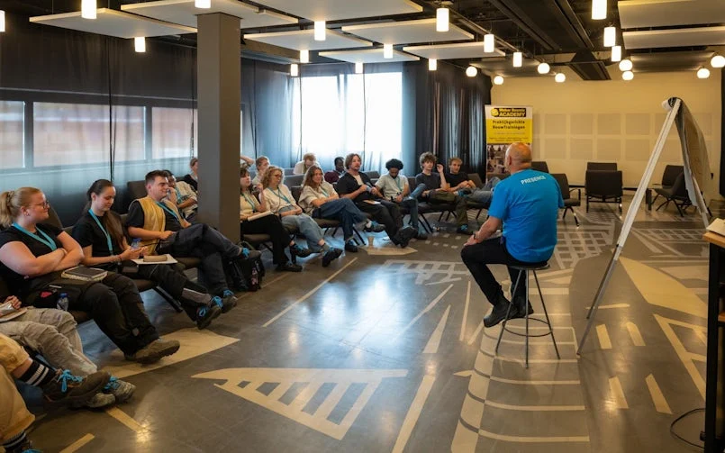 Discussie en brainstorm als start van de Masterclass – om grip te krijgen op de techniek van het 3D-betonprinten en de ideeën te stimuleren (foto: bureaubakker)