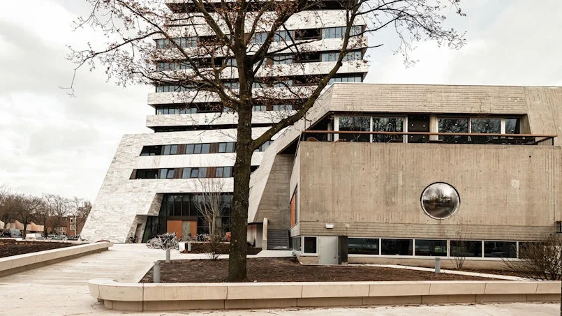 renovatie van het stationspostgebouw den haag — combinatie van betonrestauratie en nieuwbouw