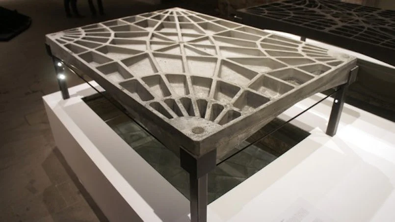 schaalmodel van een geribde betonnen vloer met geoptimaliseerde materiaalverdeling gebaseerd op krachtslijnen