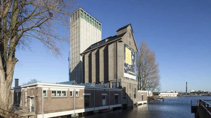 silo aan water beton