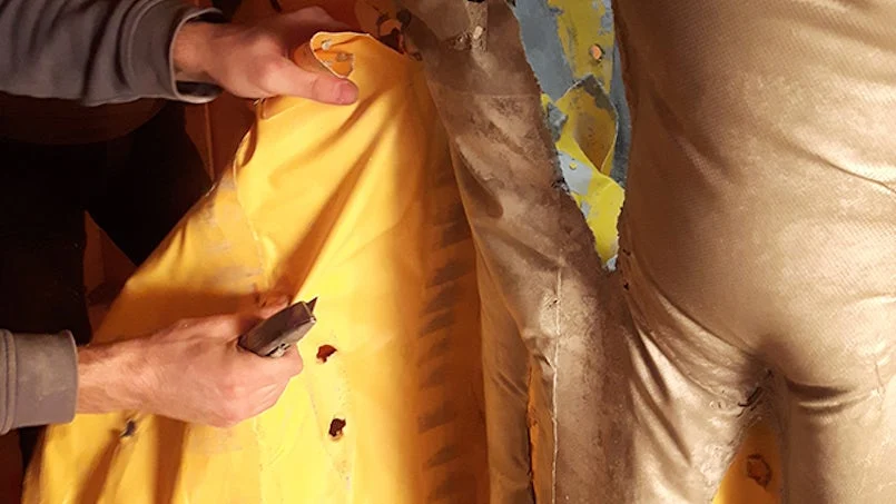 snijden en vormen van de bekisting – detail van handmatige voorbereiding van het doek