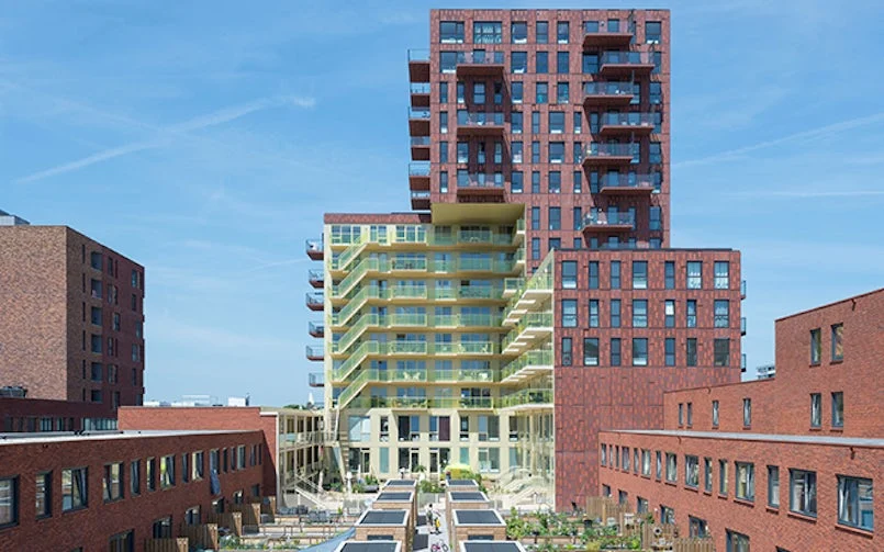 stadsbeeld-met-de-verkenner-en-omliggende-gebouwen