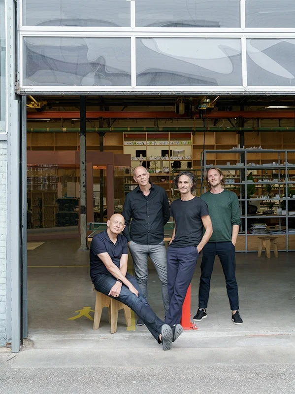 teamfoto studioninedots architectencollectief achter innovatieve betonprojecten in amsterdam