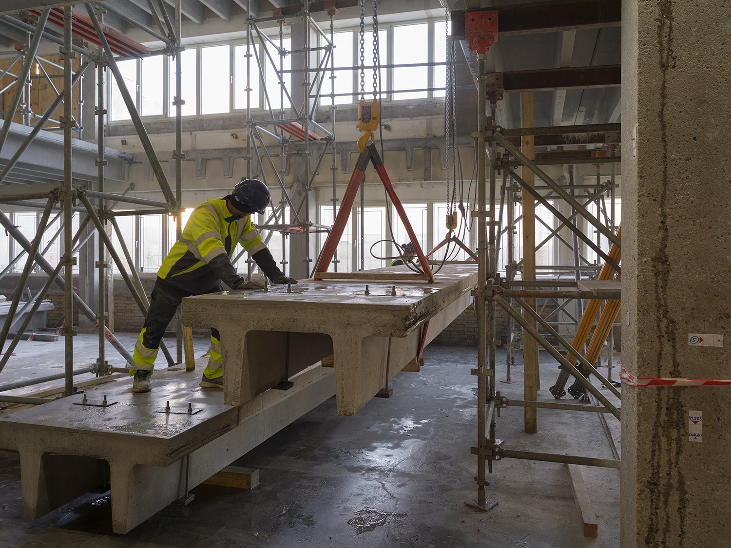 Het hergebruik van het beton stelde het bouwteam voor een uitdagende logistiek