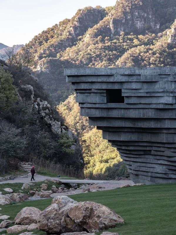 the building touches the ground with minimum footprint photo by zhu runzi