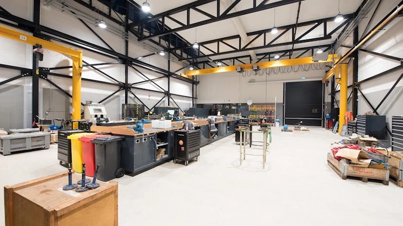 werkplaats botlek industrieel interieur betonvloer
