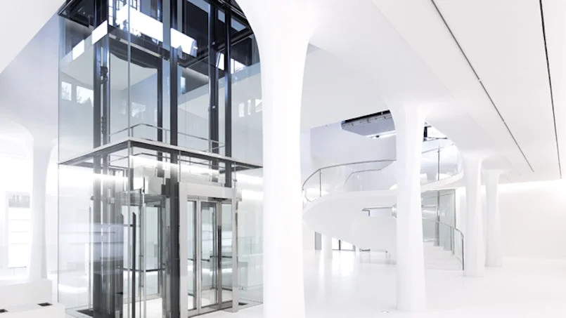 wit beton interieur vloeiende kolommen drents museum