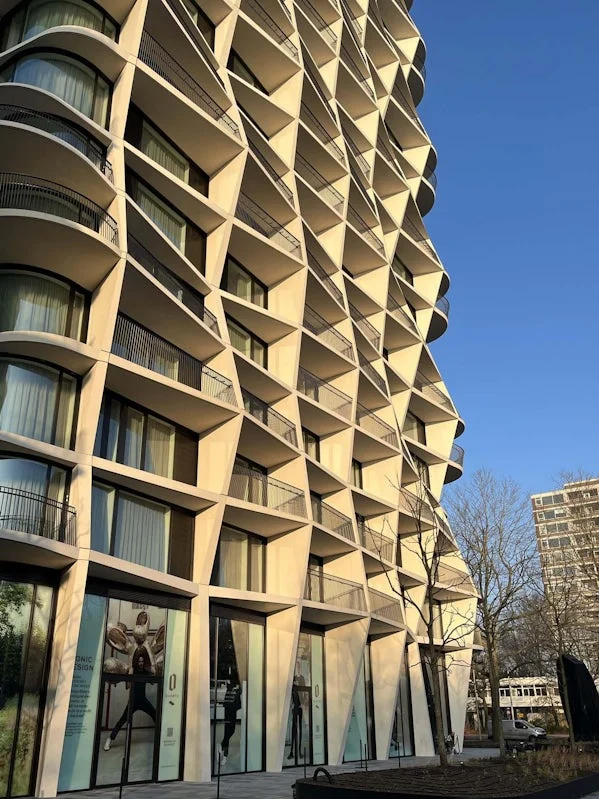 zijaanzicht q residences met dynamisch gevelgrid